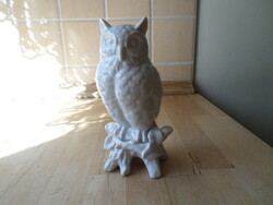 Fehér porcelán bagoly figura