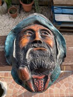 Kerámia dombormű a pipás  halász