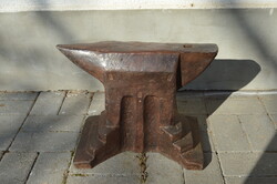 Jelzett Antik Kovács üllő 50 kg