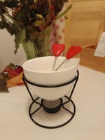 Csokifondű fondue készlet romantikus alkalomra fehér tejüveg, piros szív nyelű villa