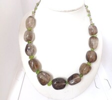 Füstkvarc peridot nyaklánc