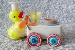 Retro kínai óraműves lemezjáték  - kocsit toló kacsa -