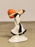 HERENDI, NÉPIES FIÚ SZÍV ALAKÚ BATYUVAL MINIATŰR KÉZZEL FESTETT PORCELÁN FIGURA