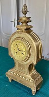 Neoklasszicista felesütős asztali óra