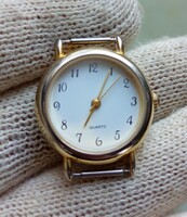 Retro vintage women's quartz watch