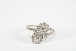 Arany 18 karátos gyűrű gyémántokkal  0,60 karátos virágforma