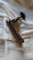 Régi fém tűzőgép – antik irodai eszköz (1930