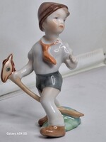 Régi Herendi játszó gyermek 9 cm-es figura
