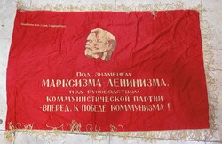 Zászló a kommunizmusból, régi,selyem, 80 x 130 cm-es nagyságú. 4174b