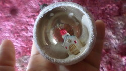 Csak 2 napig ! Kb 6 cm-es , régi , diorámás , üveg karácsonyfadísz , különleges , ritka belsővel .