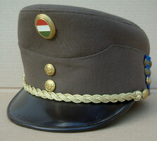Katonai tiszti sapka