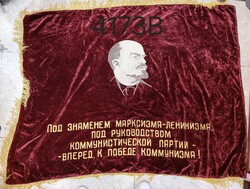 Zászló a kommunizmusból, régi, 120 x 150 cm-es nagyságú,brokát. 4173b