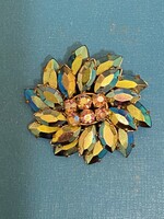 Gyönyörű színes kövekkel teli régi de sohasem használt bizsu bross / kitűző. Dupla sorban rakva.