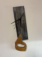 Régi kézi fűrész fali óra