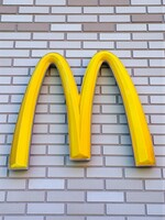 Retro McDonald’s felújított világító reklámtábla