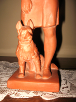 CSODÁS NAGYMÉRETŰ FEKETE GÉZA  / 1939- / KERÁMIA SZOBOR :  LÁNY KUTYÁVAL 34 cm magas