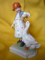 Herendi libát etető kislány 852436/4