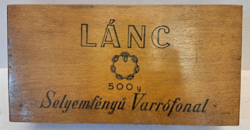 Lánc varrófonal, antik fa doboz, szatócsbolti kellék, ritkaság, varródoboz