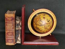 Fa könyvtámasz földgömb