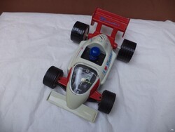 Forma 1 versenyautó formájú óra (6090)