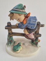 AKCIÓ! VÉGSŐ ÁR! HIBÁTLAN HUMMEL GOEBEL PORCELÁN FIGURA -FIÚ BÉKÁVAL -NAGYMÉRETŰ SZÉP GYŰJTŐI DARAB!