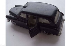 Matchbox  London Taxi FX4R  ,  1986  Macau , használt   .