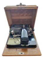 GYŰJTŐI RITKASÁG! AEG Mignon német írógép szép, működő állapotban! Eredeti fa dobozában! Cca 1920.