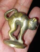 Pici sargaréz? Cica