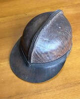 OLAJBÁNYÁSZ BŐR SAPKA