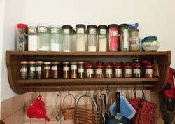 Fűszertartó polc