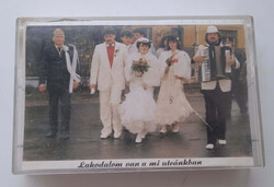 Kadlott Károly - Lakodalom van a mi utcánkban . Gyári műsoros kazetta .