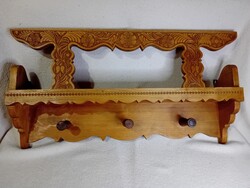 2511/8 Gazdagon faragott falipolc