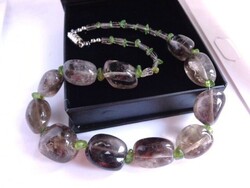 Füstkvarc peridot nyaklánc