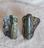Formájában és anyagában egyedi izgalmas absztrakt türkiz zold/ kék márványos fülbevaló klipsz