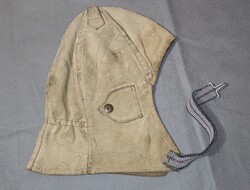 Régi katonai vagy ejtőernyős pilóta sapka