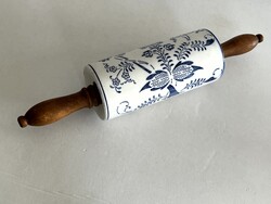 Régi, vintage német hagymamintás (Zwiebelmuster) porcelán betétes sodrófa, nyújtófa