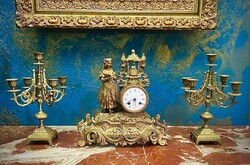 Francia bronz óra garnitúra – 1850 körül – Medaille d’Honneur jelzett szerkezet – 8 napos ütős óra,