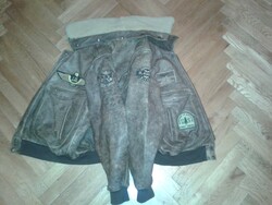 The men's leather aviator jacket from the movie Top Gun is great for striking street wear, but also for motorcycling.