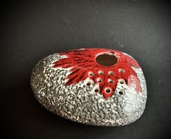 Iparművészeti vitrin ikebana kavics váza