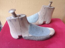 Különleges, háromrészes  sámfa, magasszárú cipőhöz.