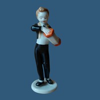 Hollóházi porcelán harmonikás fiú figura