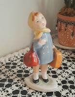 Bodrogkeresztúri ritkábban előforuló festésű Utazó kislány kerámia figura