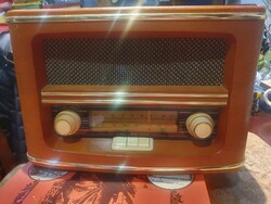 Reto kinézetű fa dobozos dual rádió szinte antik :)