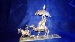 Vonul a karaván - réz szoborcsoport - polcdísz