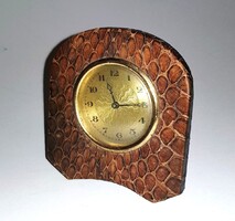 Kígyóbőrrel bevont utazó óra
