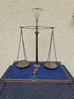 Antik kétmedencés karos sárgaréz patikamérleg