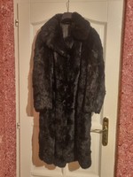 Éjfekete hosszú szőrme bunda
