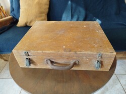 Régi faláda, osztott belsejű ,    fa  tároló doboz