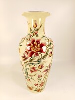 ZSOLNAY NAGY  VIRÁGOS PORCELÁN VÁZA, FESTŐI ALÁÍRÁS (JR010)