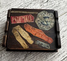 Zenélő doboz cigaretta reklámokkal(Gallwitz)